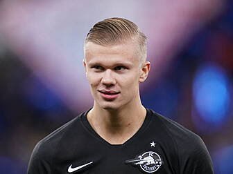Erling Haaland signs for Borus...